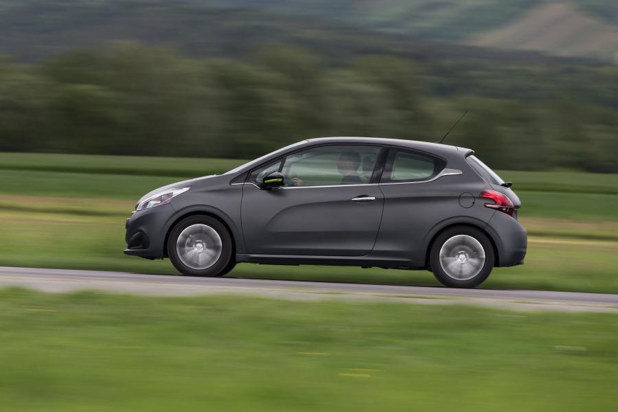  Peugeot 208 3-Door 2015 года  (фото 4 из 15)
